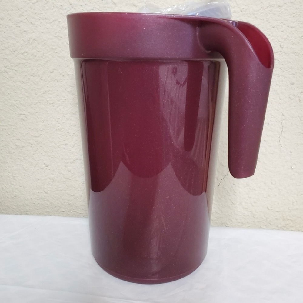 Tupperware Red Serveware Pitcher with Glossy Finish